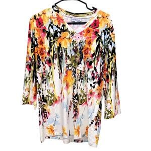 NorthStyle Floral Blouse - Size Medium